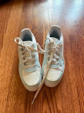 Puma Kids White and Light Blue Low-Top Sneakers